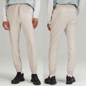 Lululemon Men’s ABC Jogger Pant Warpstreme Silverstone Beige Tan Cream Size XS